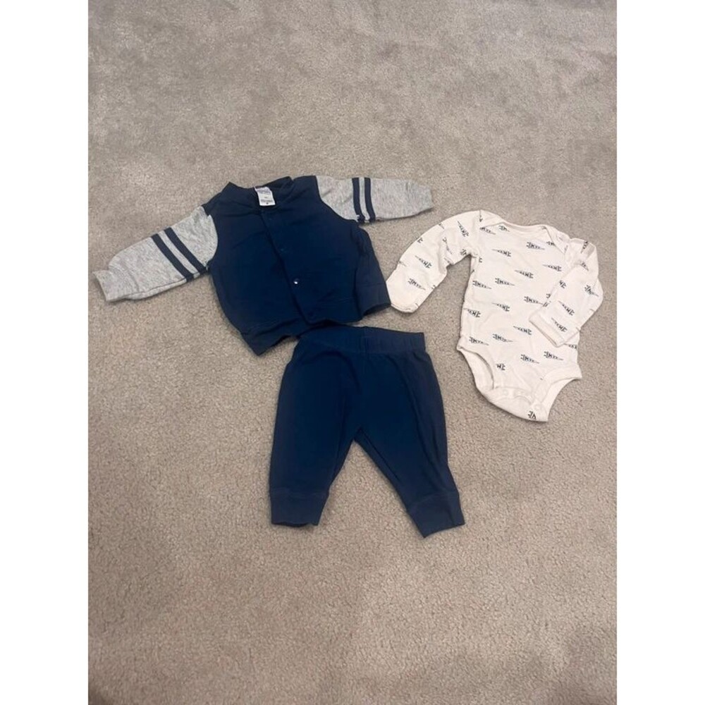 3pc Carter's 3 month baby boy sweatshirt, sweatpants and bodysuit